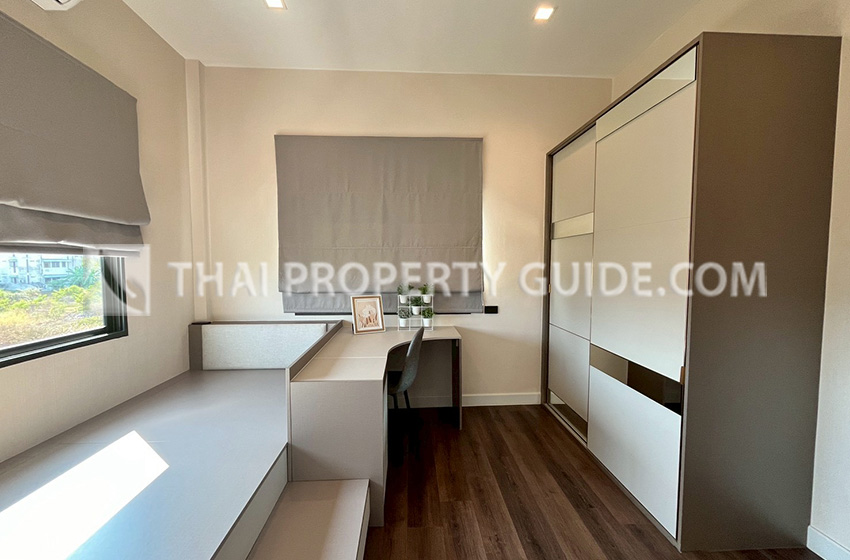 House with Shared Pool in Bangnatrad 